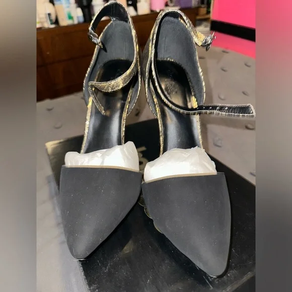 Charolette Russe Black & Gold Pumps Size 9 - Picture 6 of 7
